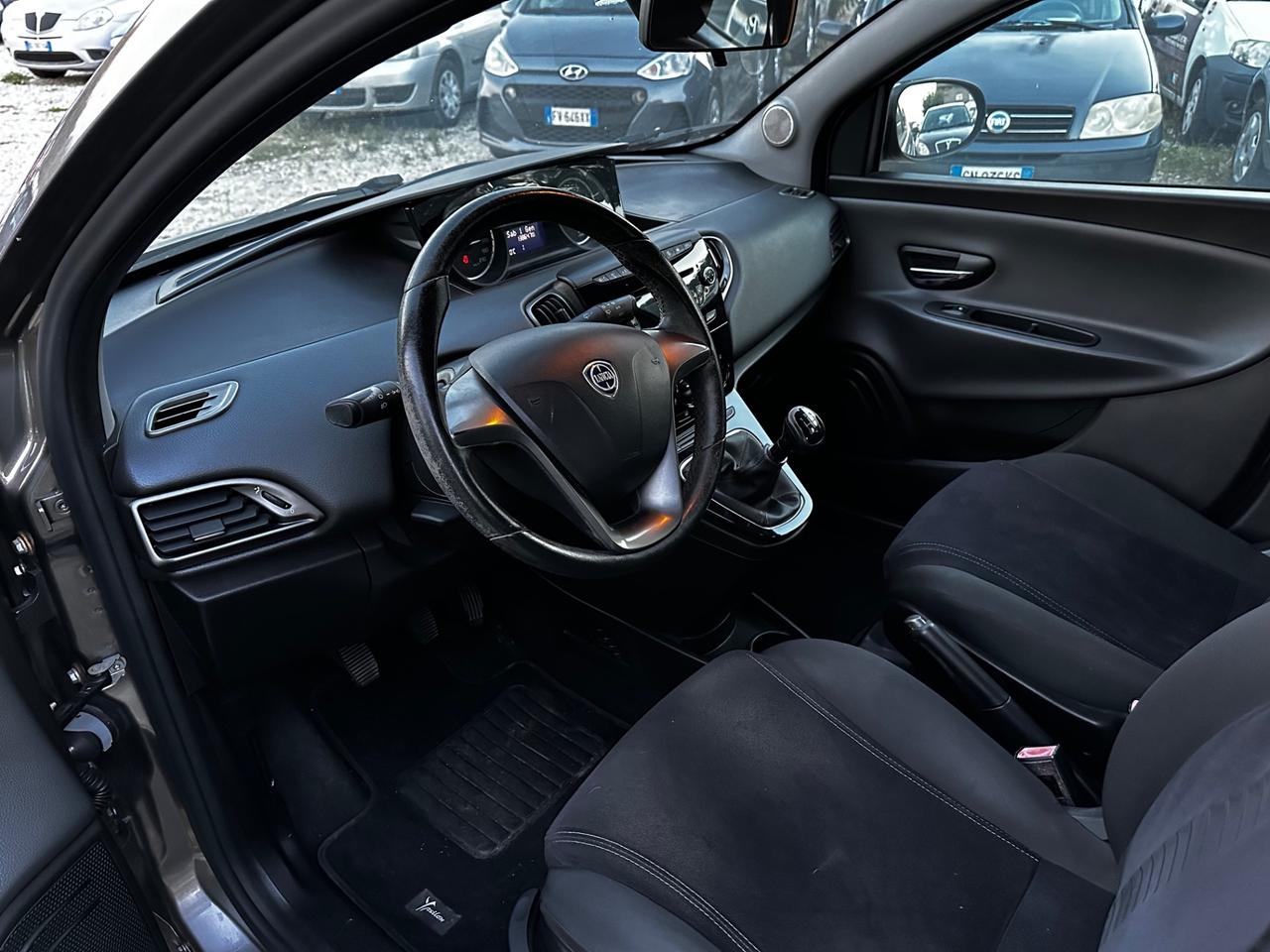 Lancia Ypsilon 1.3 MJT 16V 95 CV 5 porte S&S Silver