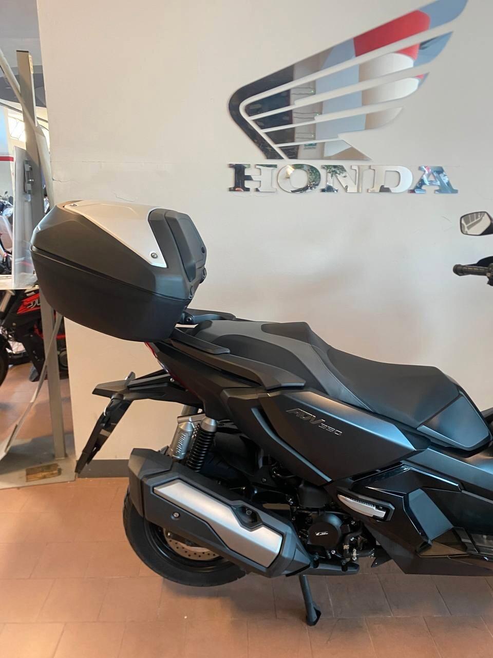 Honda ADV 350