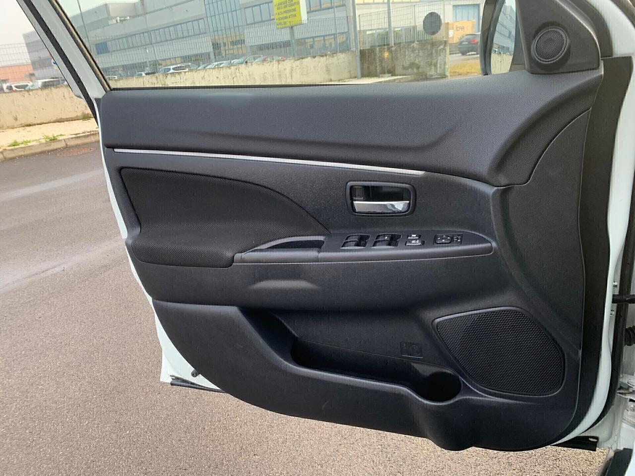 Mitsubishi Outlander 2.2 DI-D TC-SST Intense DPF