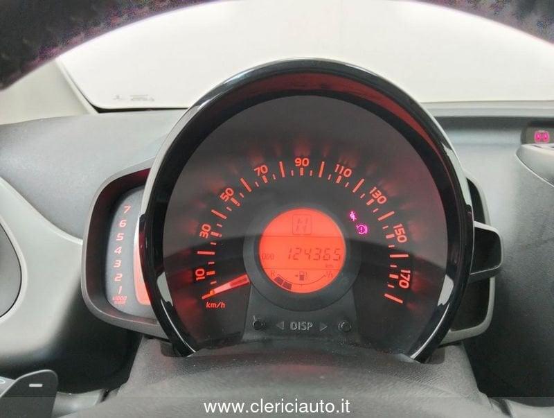 Toyota Aygo 1.0 VVT-i 69 CV 5 porte x-play MMT
