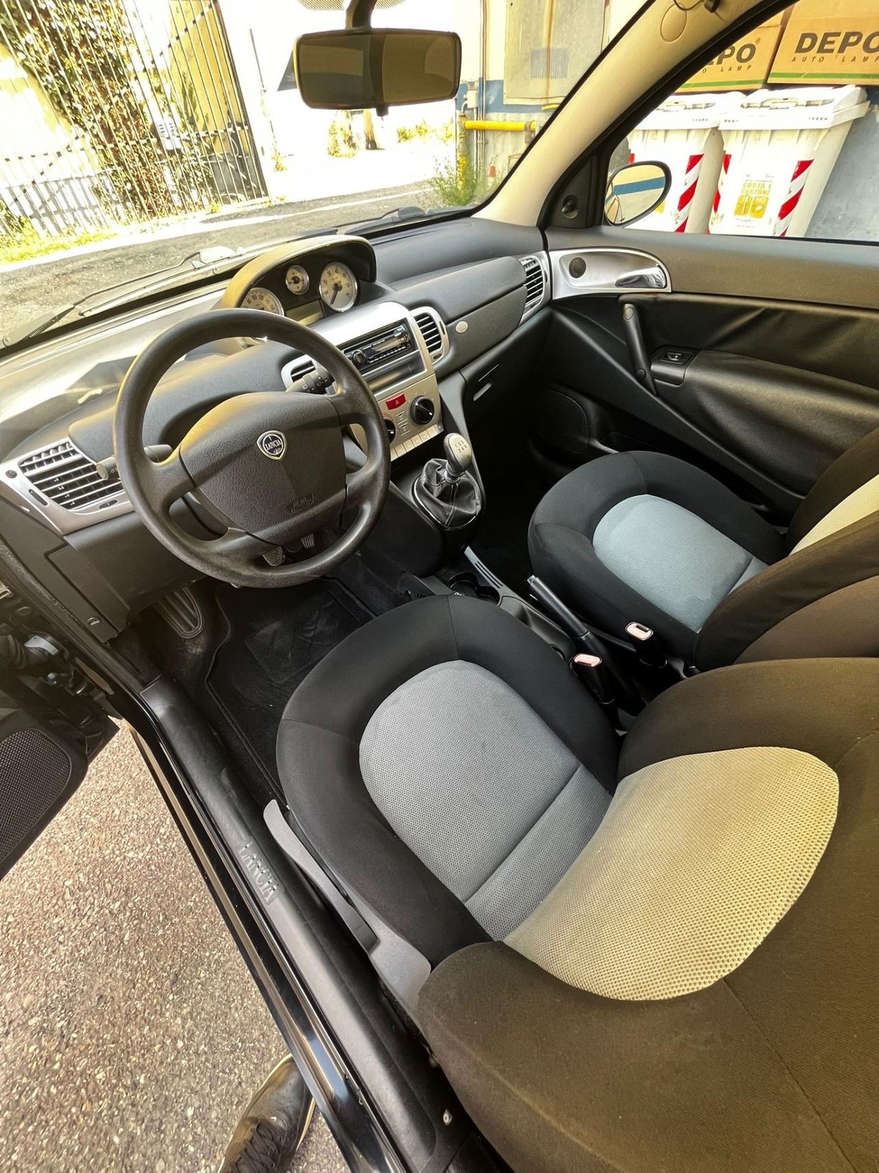 Lancia Ypsilon 1.2 Modamilano