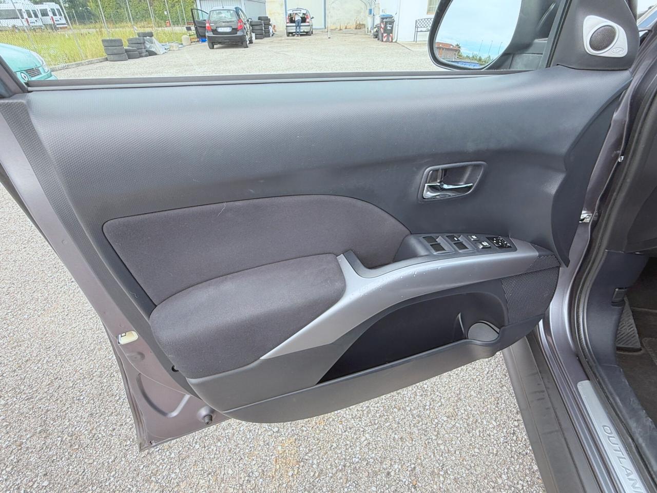 Mitsubishi Outlander 2.4 Benz/Gpl MIVEC Instyle 7 p.ti