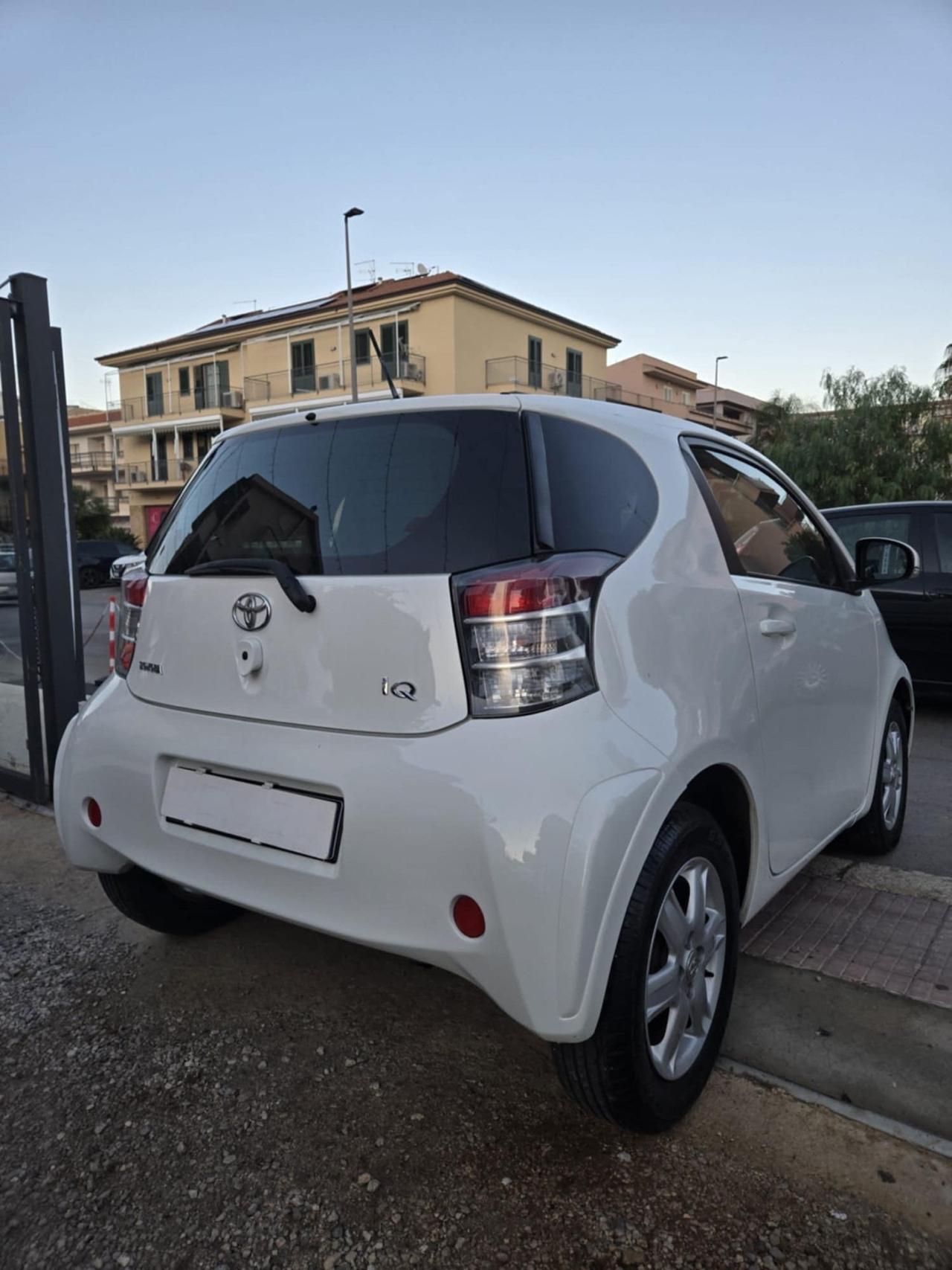 Toyota iQ 1.0