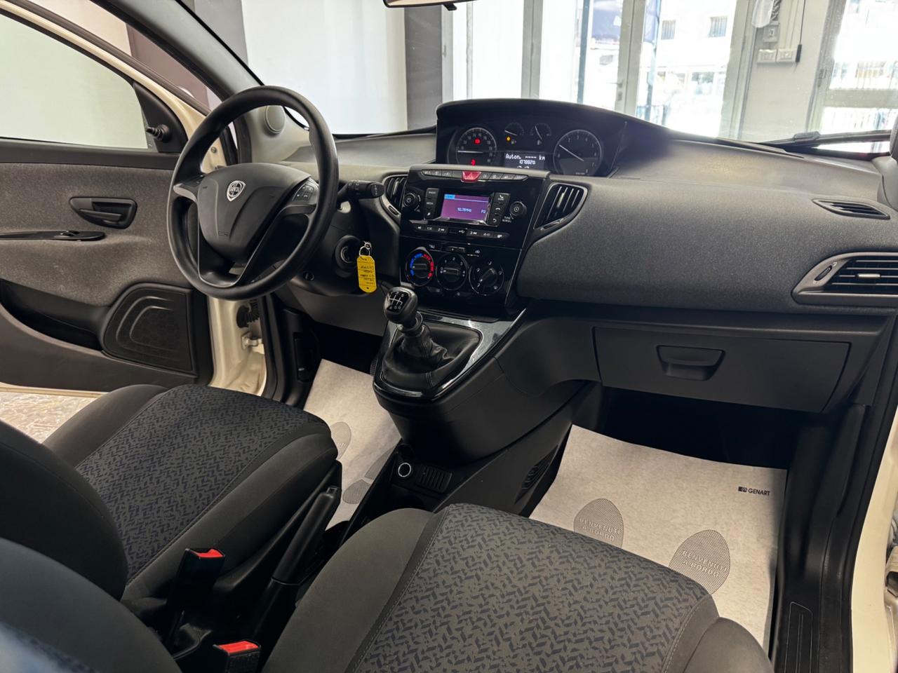 Lancia Ypsilon 1.0 FireFly 5 porte S&S Hybrid Ecochic Silver