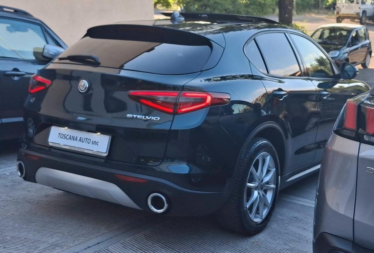 Alfa Stelvio 210 CV AT8 Q4 tetto panoramico