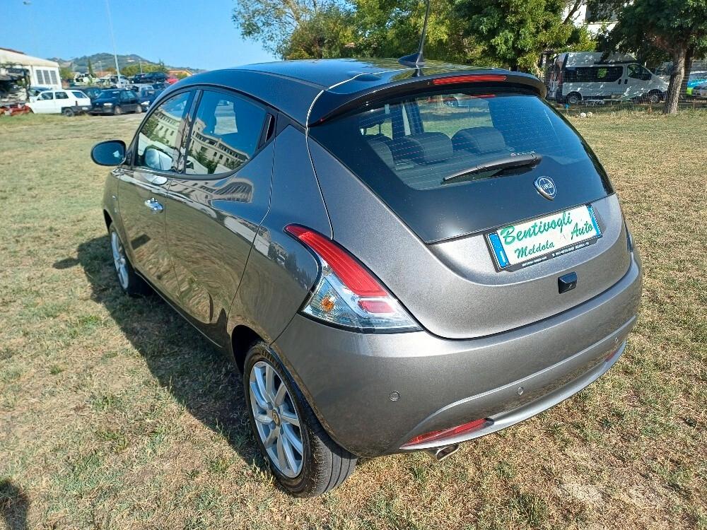 Lancia Ypsilon 1.0 Hybrid Gold 2024 Km 16.000