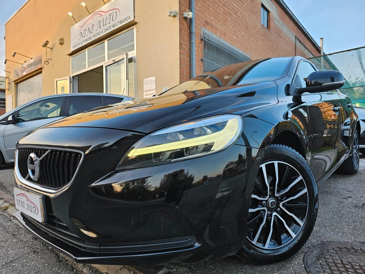 Volvo V40 2.0 D2 120cv Business Plus*Navi*Led*Pdc*Euro6*