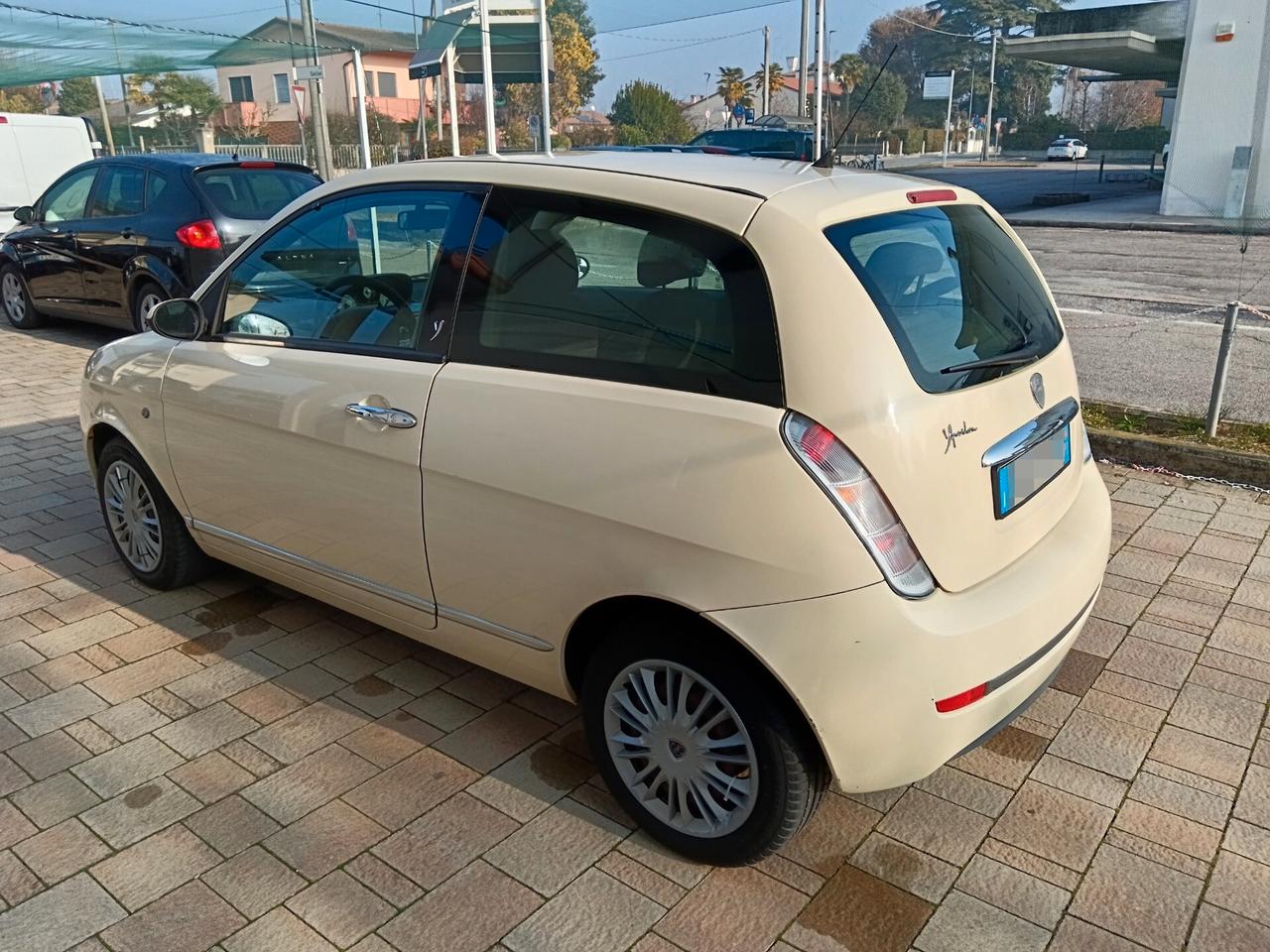 Lancia Ypsilon 1.4 16V Oro Bianco
