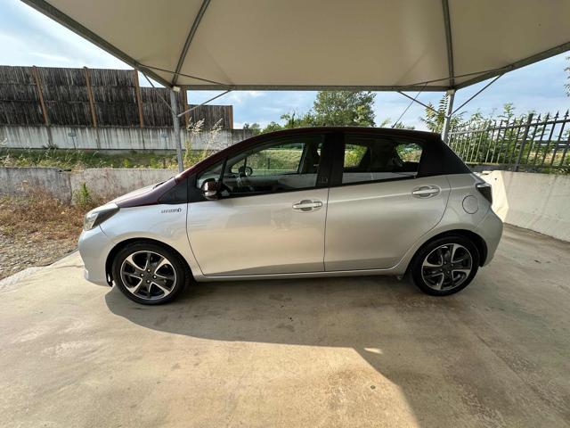 TOYOTA Yaris 1.5 5 POSTI IBRIDA OK NEOPATENTATI BI-COLOR