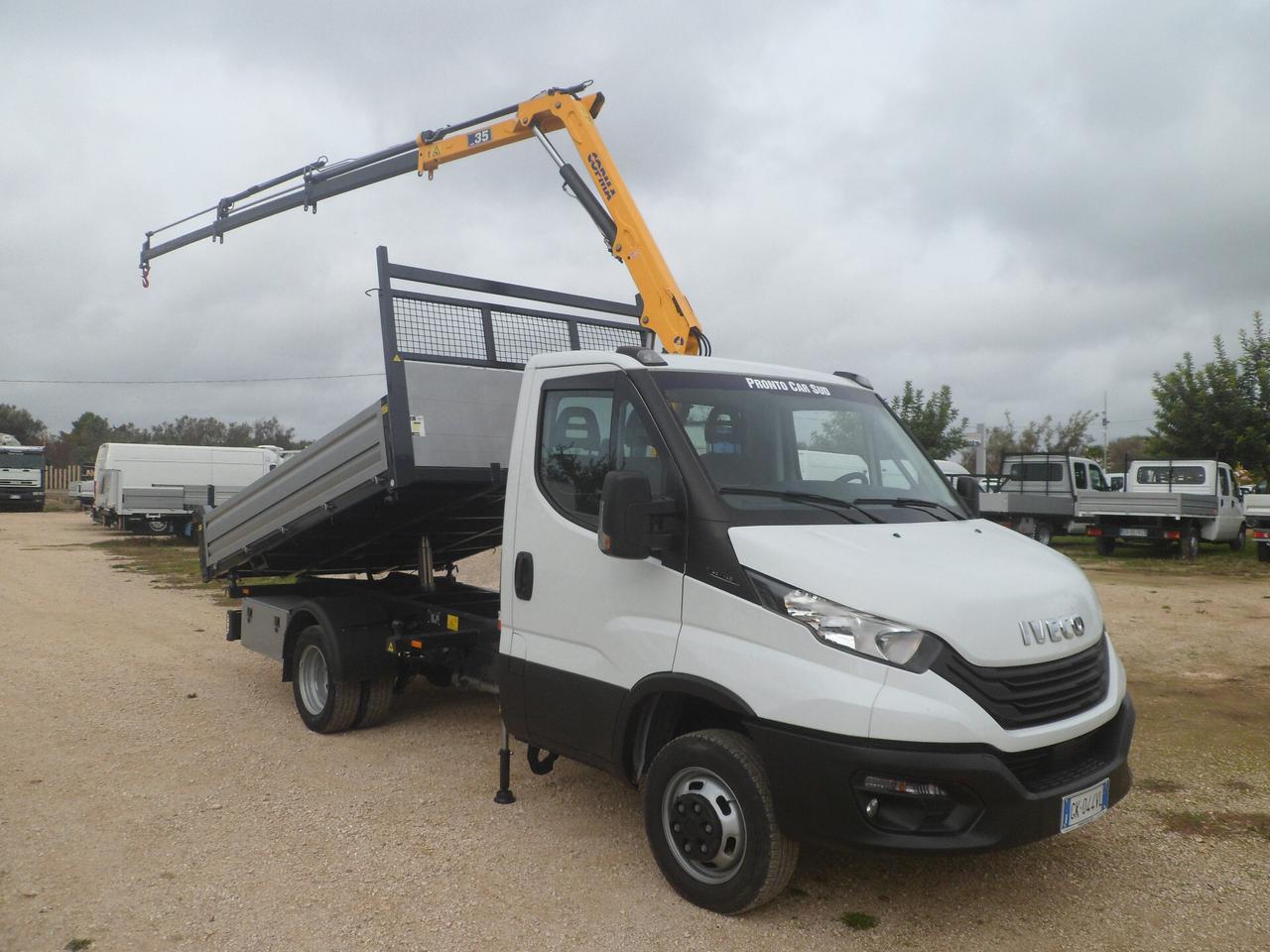 Iveco Daily 35c14 ribaltabile con gru