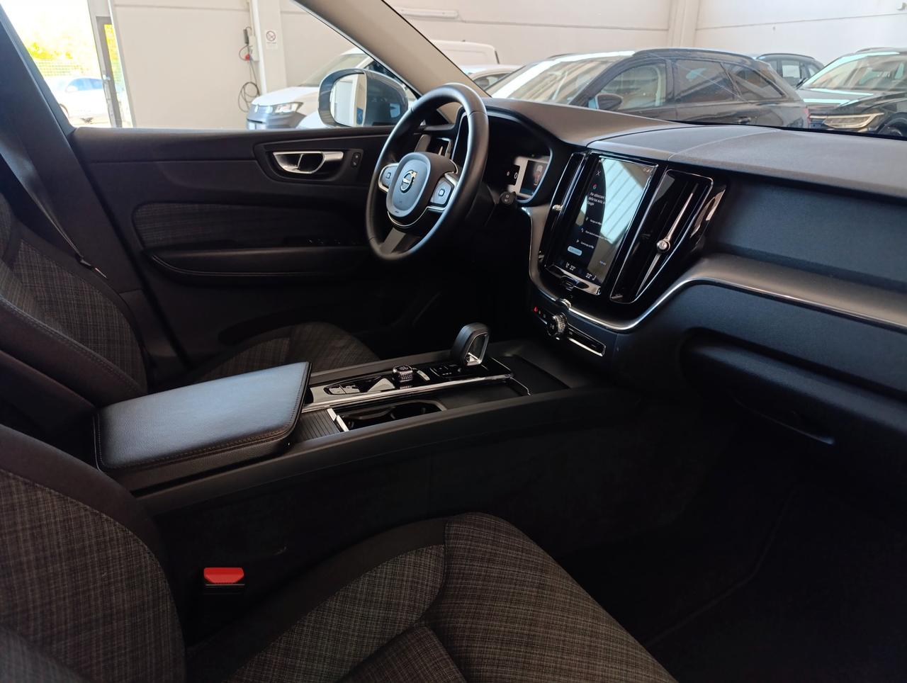 Volvo XC60 2.0 b4 Core awd auto