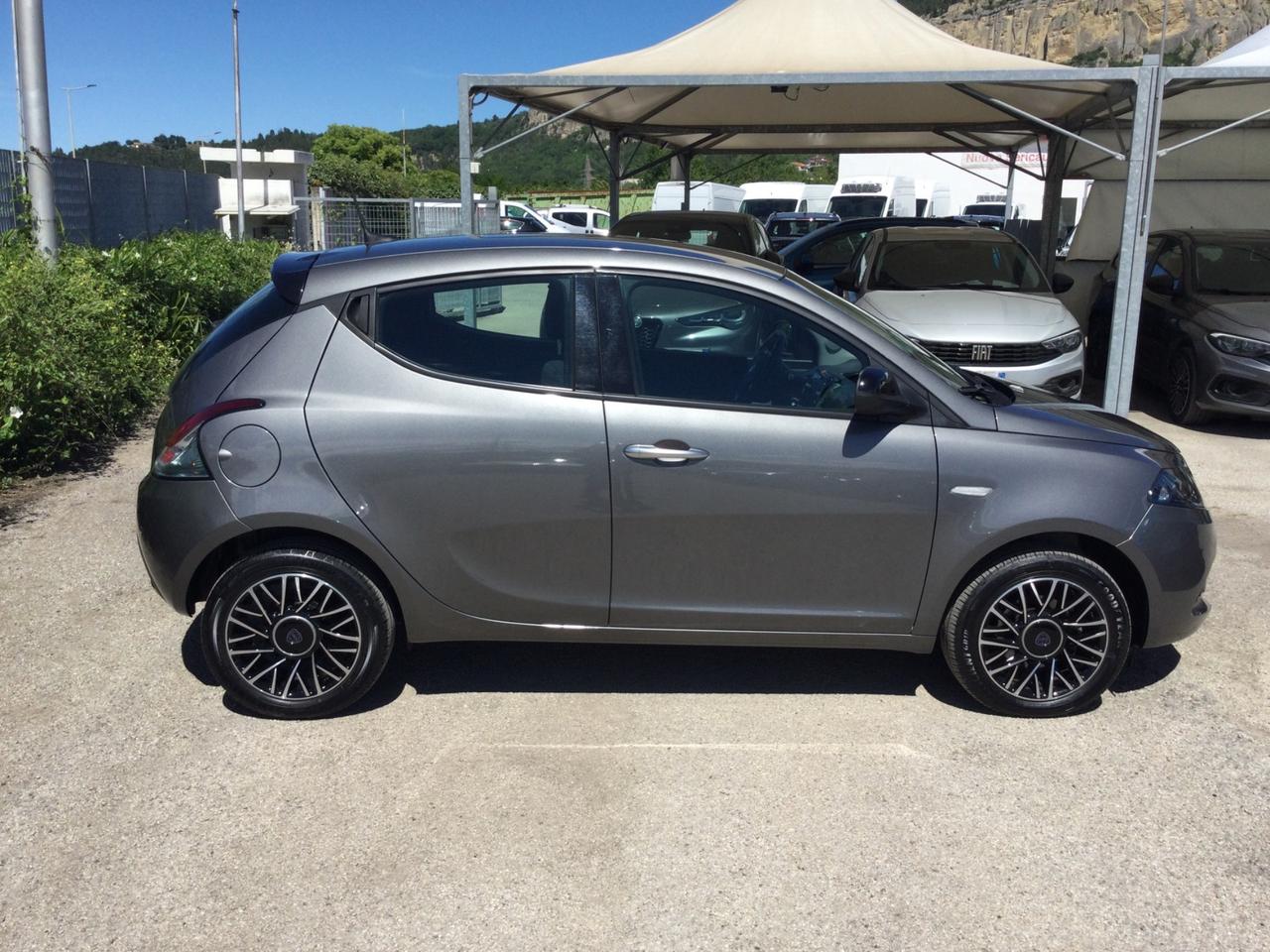 Lancia Ypsilon 1.0 FireFly 5 porte S&S Hybrid Platino