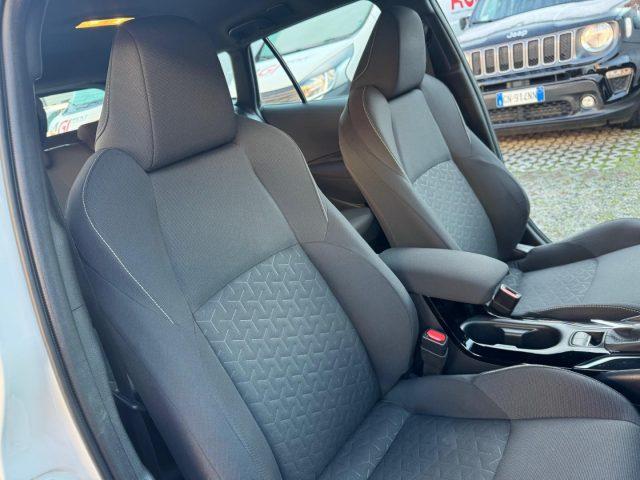 TOYOTA Corolla Touring 1.8 Hybrid Business(AUTOCARRO N1)