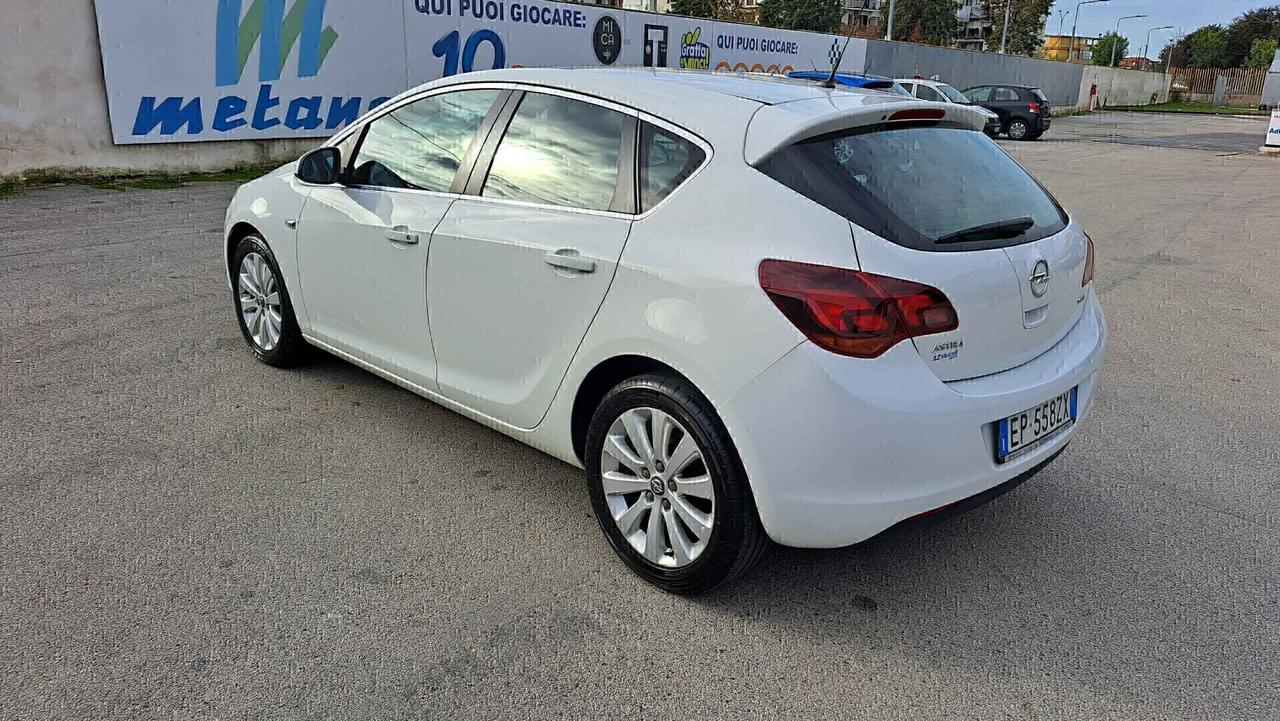 Opel Astra 1.7 CDTI 125CV Cosmo Berlina