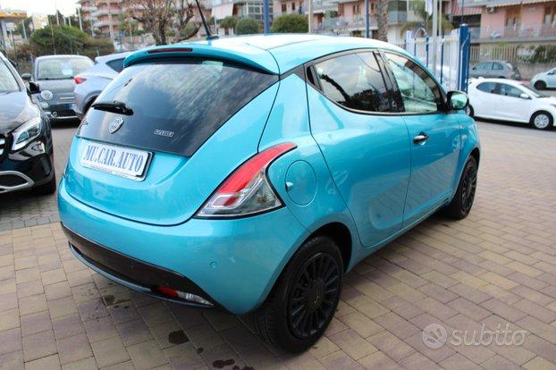 Lancia Ypsilon 1.0 69cv firefly hybrid gold