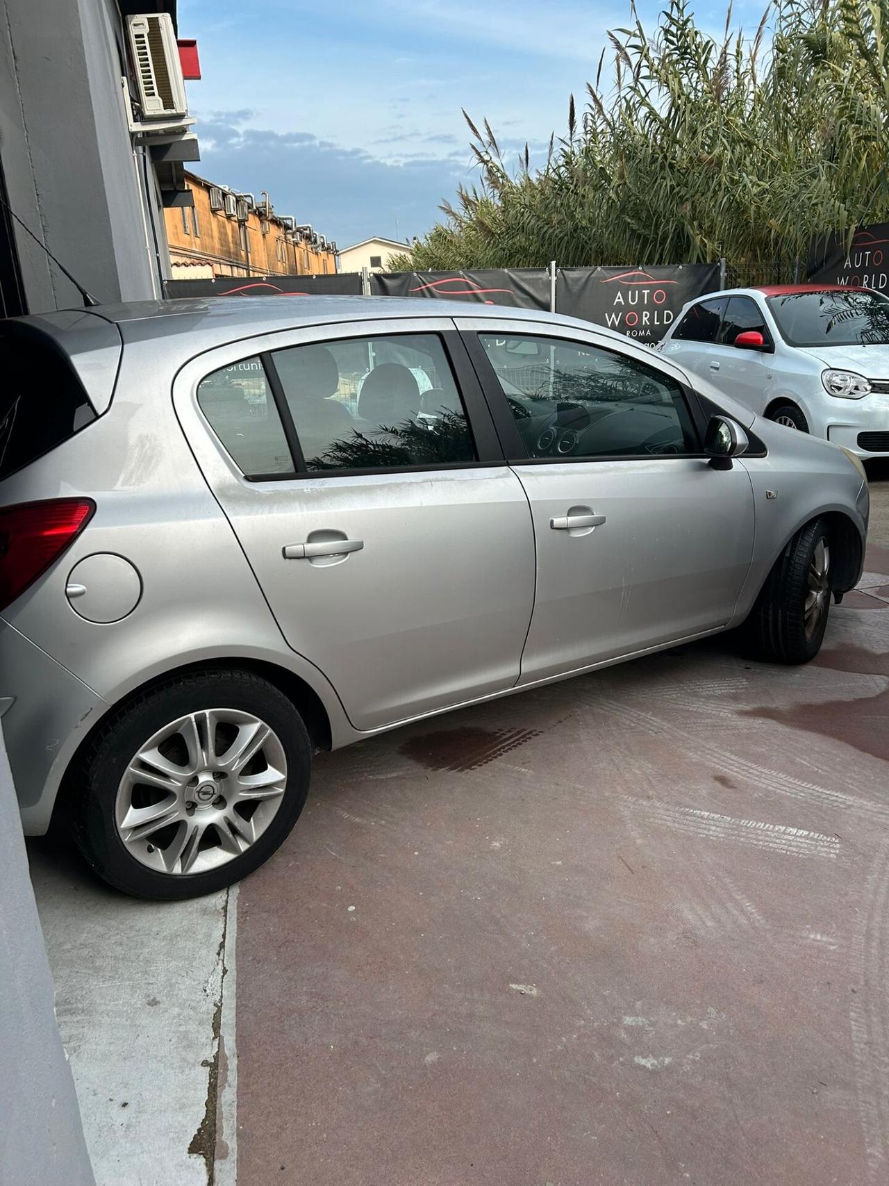 Opel Corsa 1.2 5 porte Cosmo