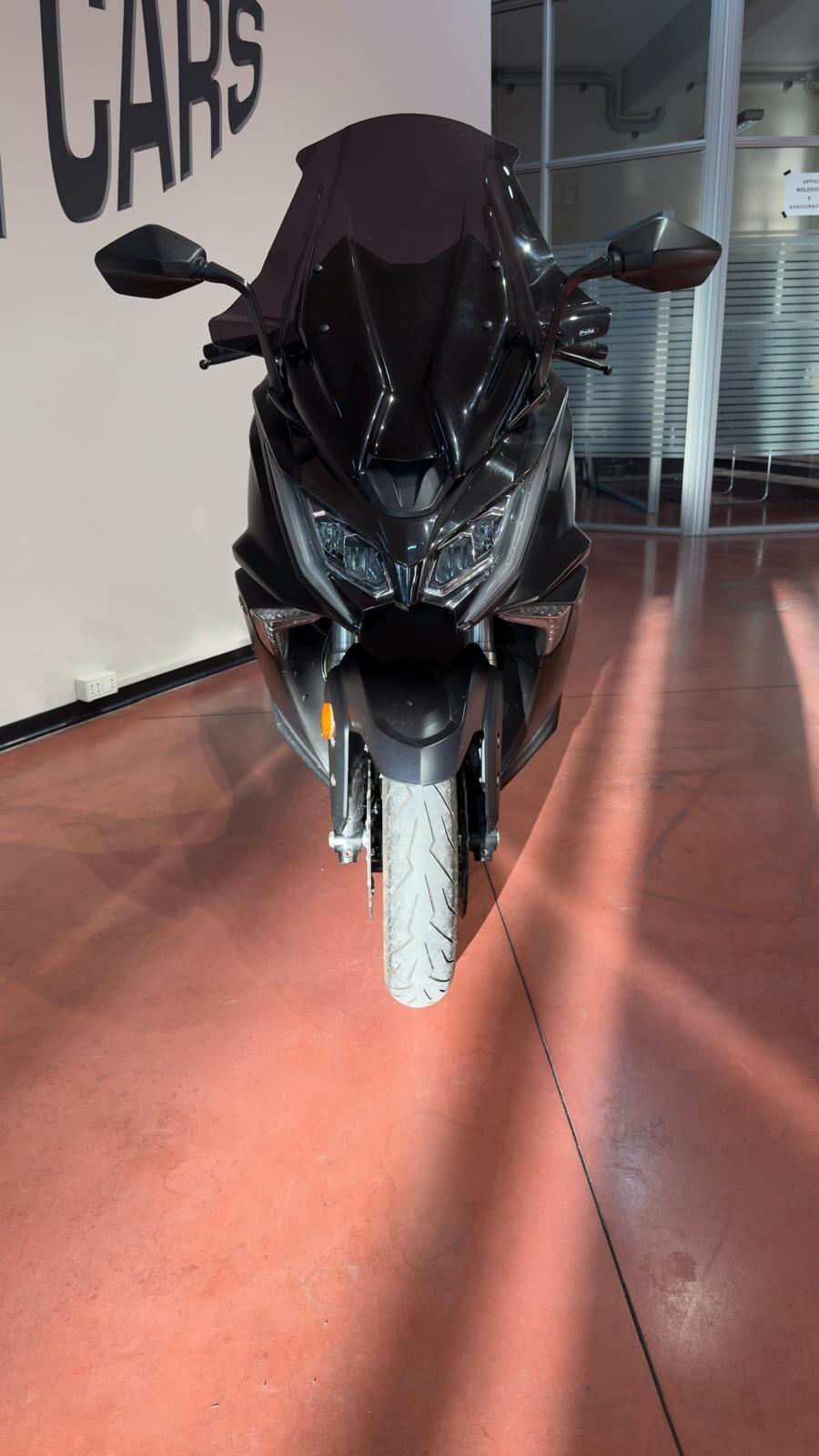 Kymco AK 550