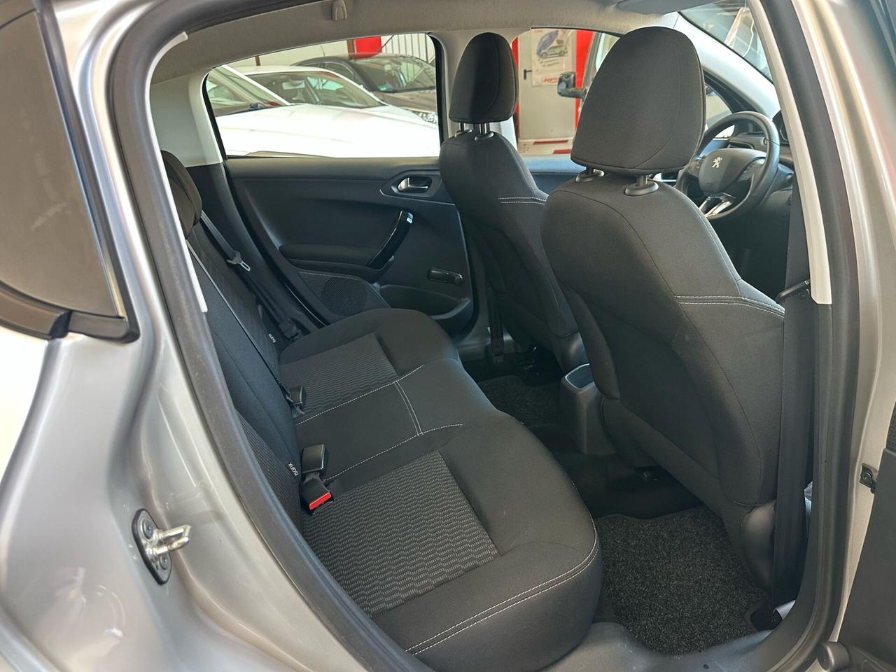 Peugeot 208 PureTech 82 5 porte Allure