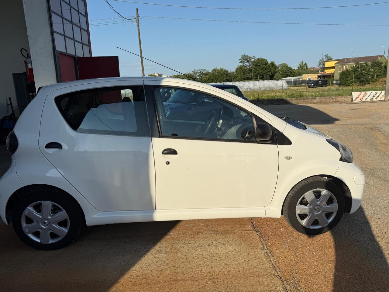 Toyota Aygo 1.0 12V VVT-i 5 porte Sol Connect