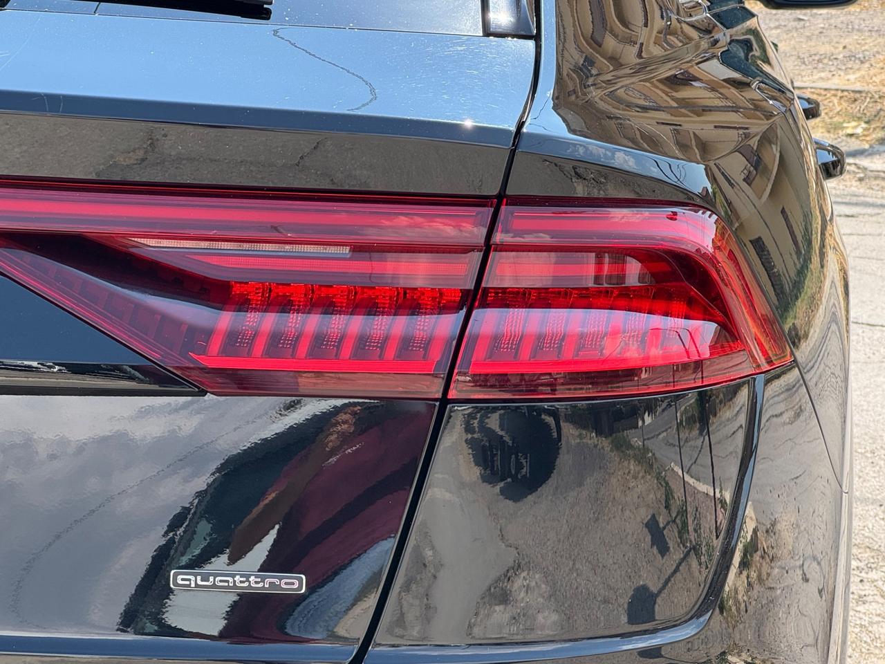 AUDI Q8 45 TDI 231 CV S-LINE MATRIX TETTO FULL IVA