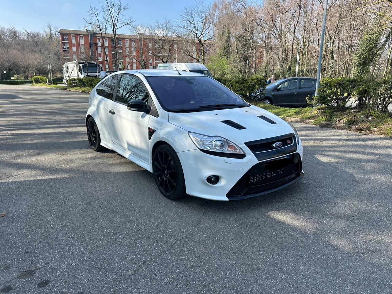 Ford Focus 2.5T RS white edition