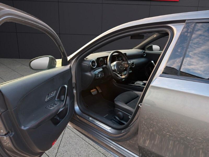 MERCEDES Classe A (W177) A 180 Automatic Pr...