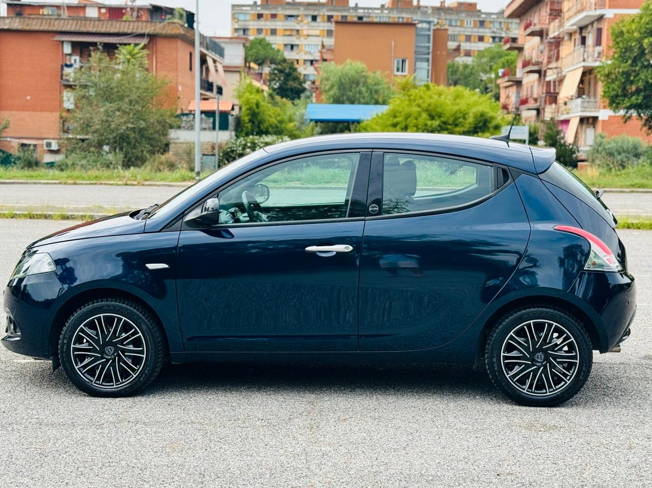 Lancia Ypsilon 1.0 FireFly 5 porte S&S Hybrid Ecochic Gold -TUA SENZA VINCOLI-
