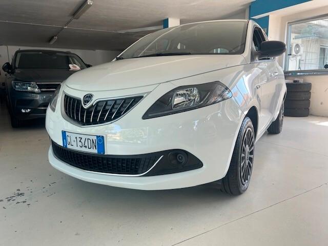 LANCIA YPSILON 1.0 HYBRID FIREFLY SILVER ADATTA A NEO PATENTATI PARI AL NUOVO! SOLO 22.000KM