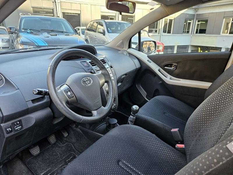 Toyota Yaris Yaris 5p 1.3 Sol my10