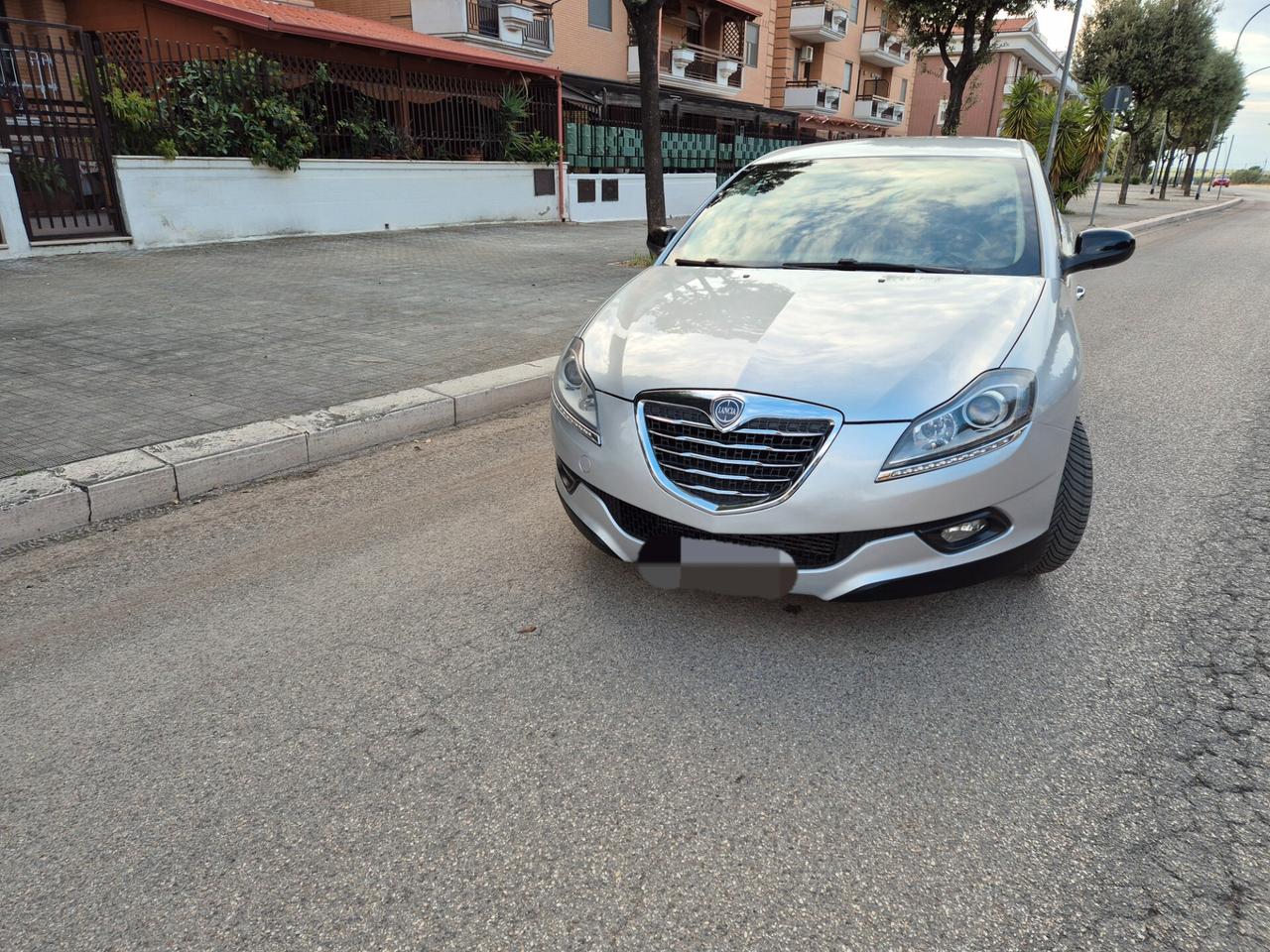 Lancia delta 1.6 multijet 120cv cambio automatico 2014