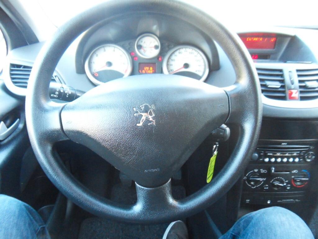 Peugeot 207 1.4 8V 75CV 5p. ONE Line