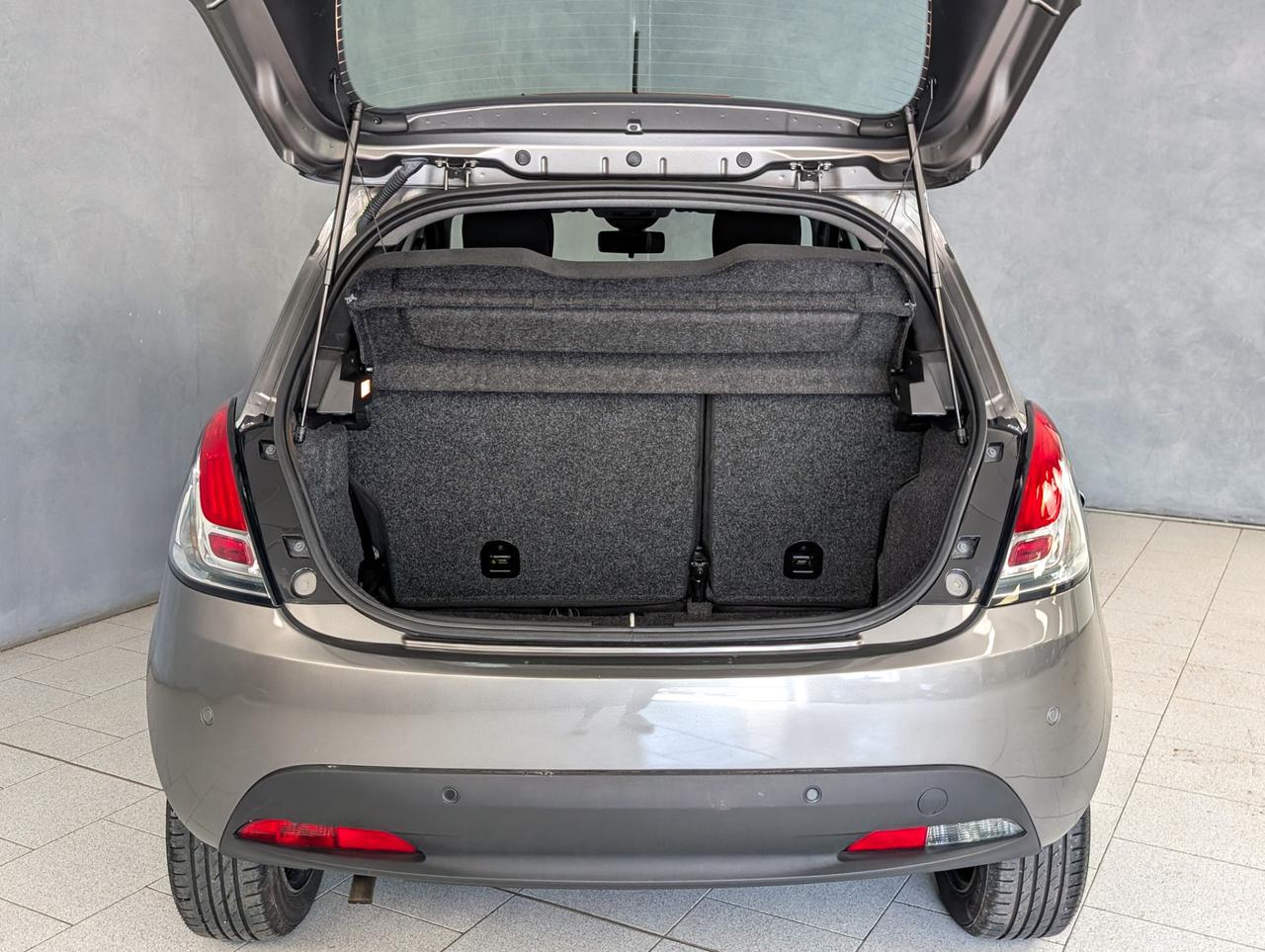 Lancia Ypsilon 1.0 Hybrid 70cv Silver