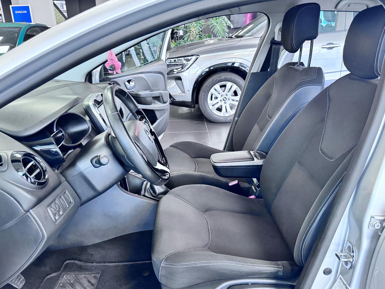 Renault Clio 1.2 75 CV 5 porte Duel