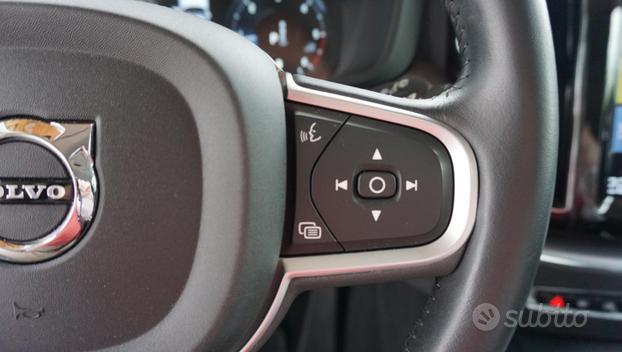 VOLVO XC60 B4 (d) AWD Geartronic Momentum