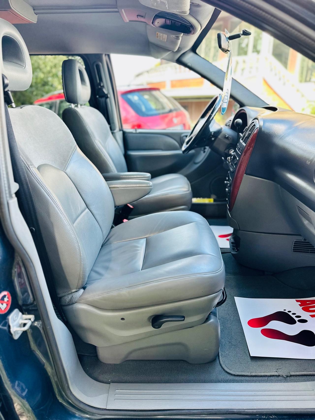 Chrysler Voyager 2008 2.8 CRD AUTOMATICO 7 POSTI ! ! !