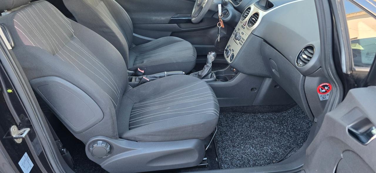 Opel Corsa 1.2 3 porte Sport