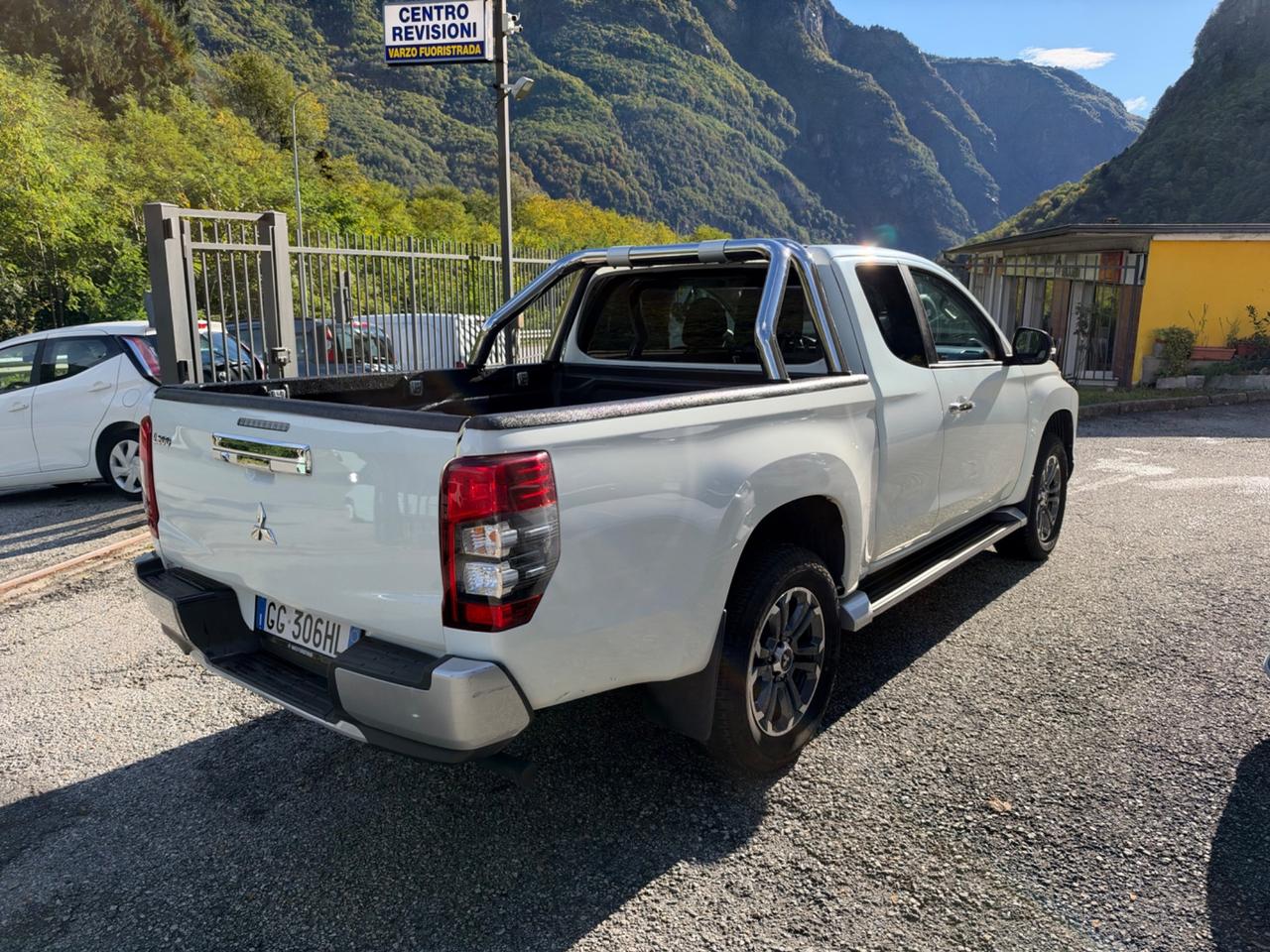 Mitsubishi L200 2.3 D Club Cab 4x4 Super Select Intense