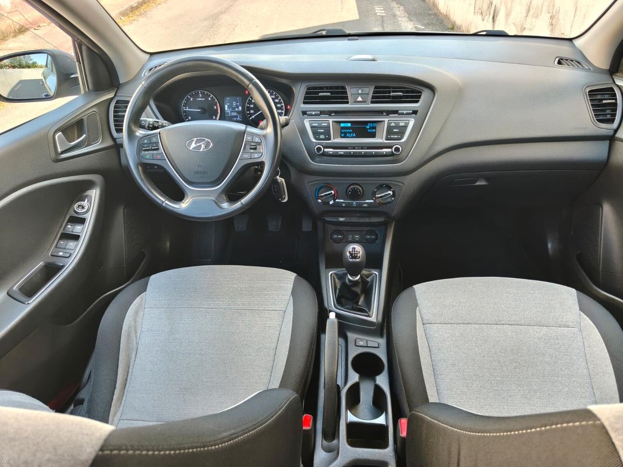 HYUNDAI I20 1.1 CRDI Comfort - 2016