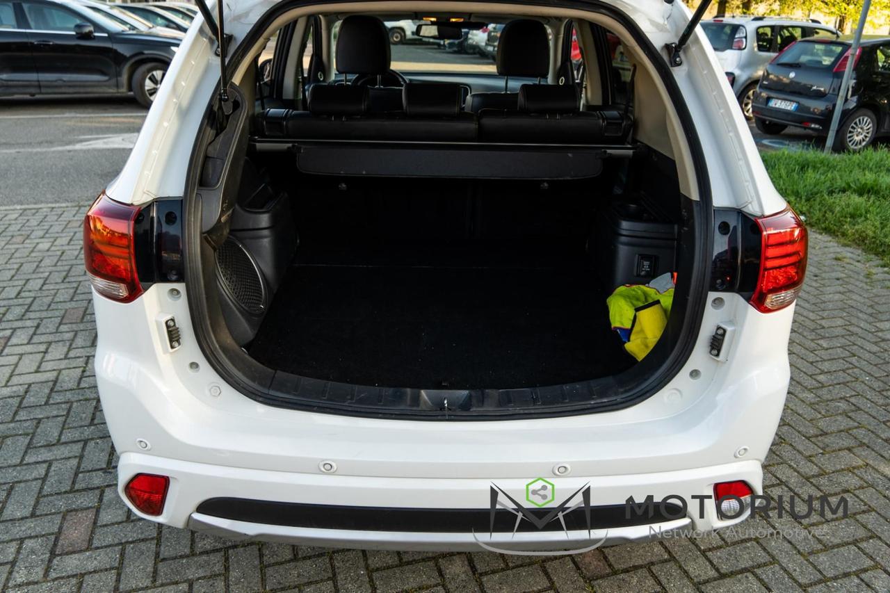 Mitsubishi Outlander 2.0 4WD PHEV Instyle 2018 - PLUG-IN HYBRID