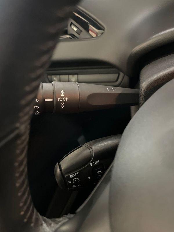 Peugeot 208 PureTech 82 5 porte Allure