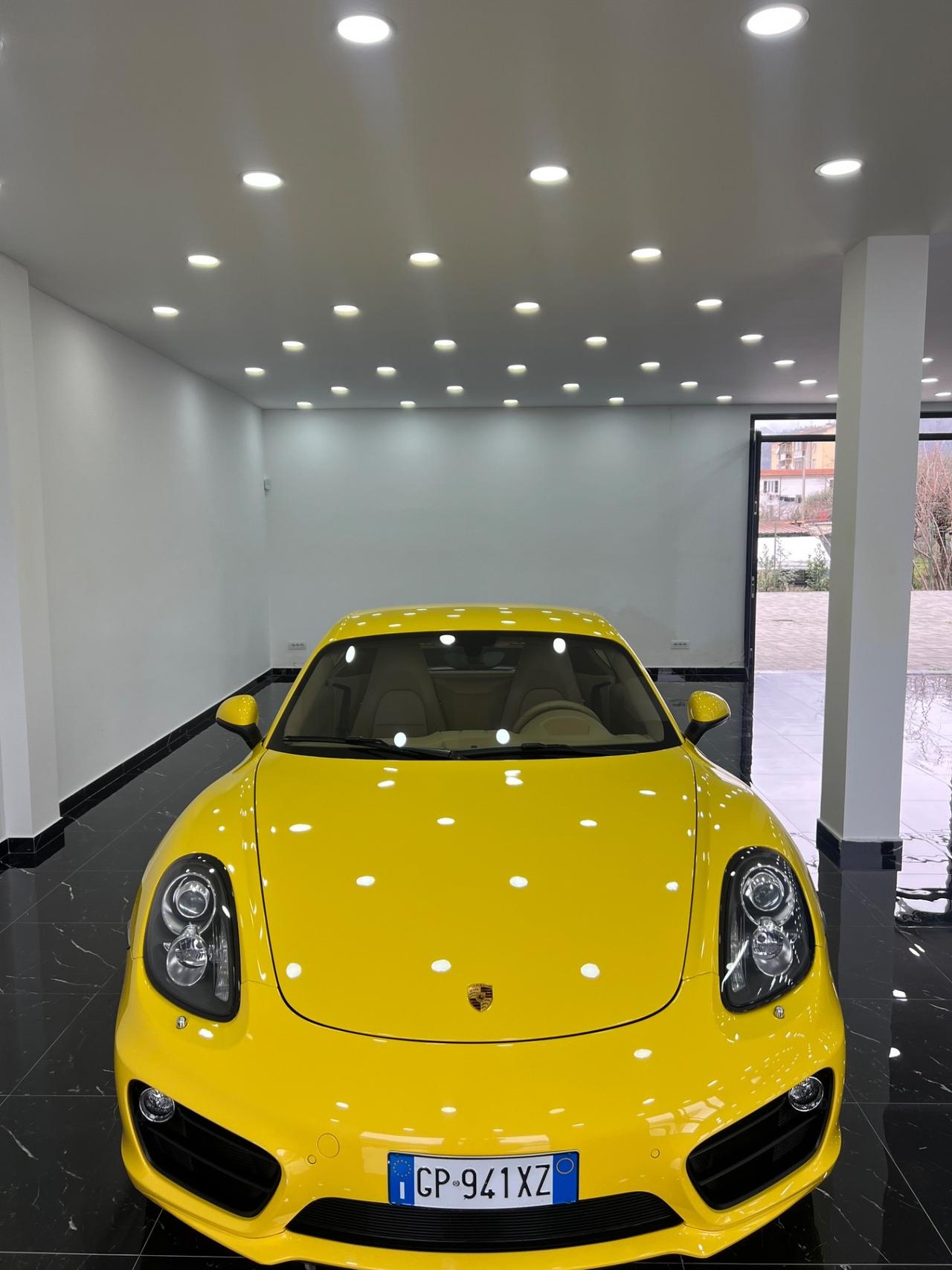 Porsche Cayman 2.7