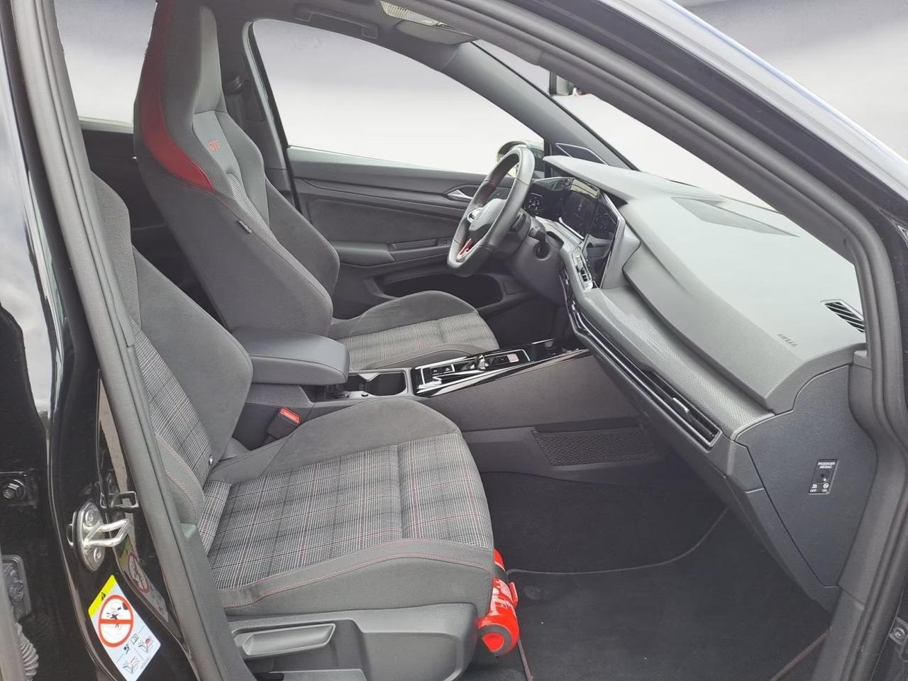 Volkswagen Golf GTI 2.0 TSI DSG PANO/DCC/MATRIX