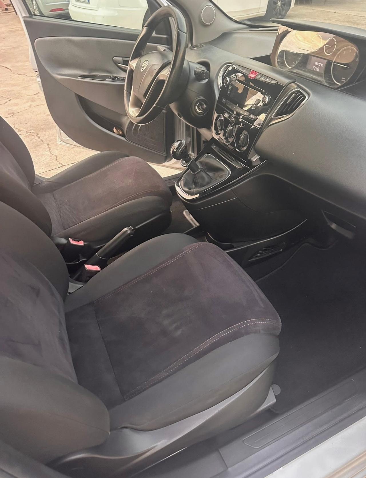 Lancia Ypsilon 1.2 69 CV 5 porte GPL Ecochic Platinum