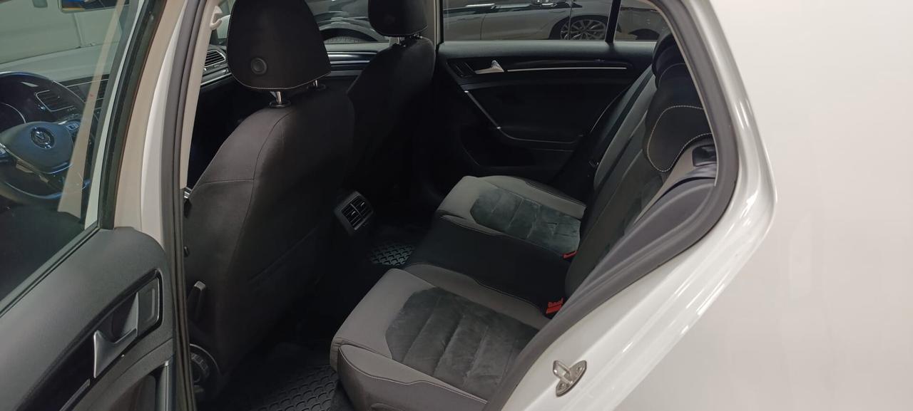 Volkswagen Golf 1.6 TDI 110 CV DSG 5p. Highline BlueMotion Technology