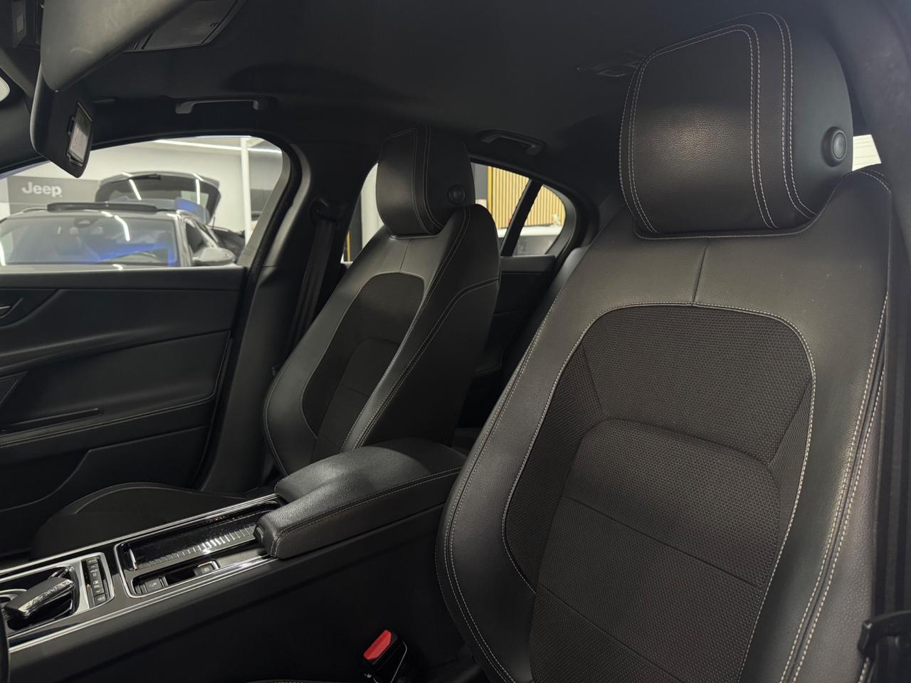 Jaguar XE 2.0 D 240 CV AWD aut. R-Sport