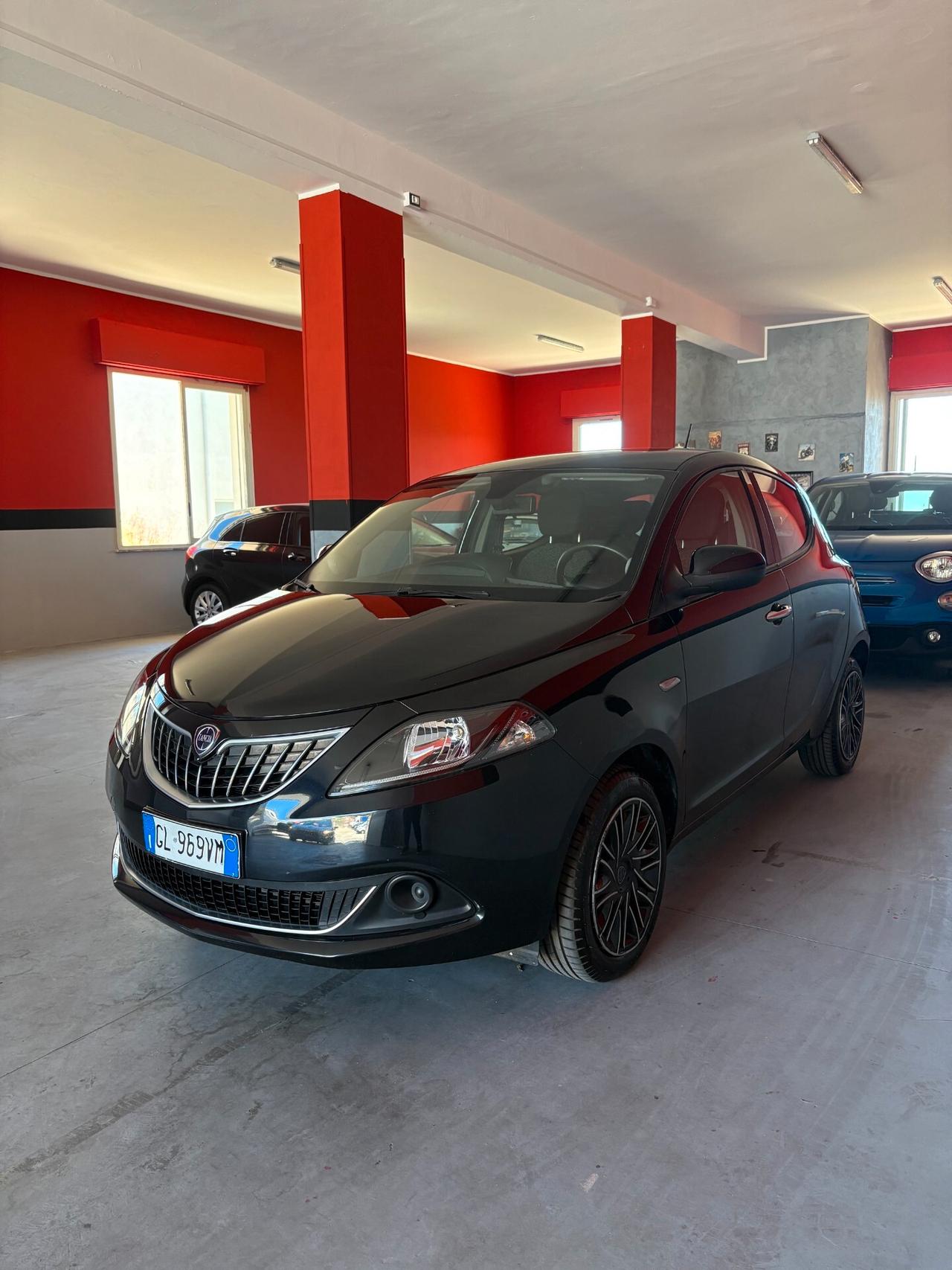 Lancia Ypsilon 1.0 FireFly 5 porte S&S Hybrid Ecochic Silver