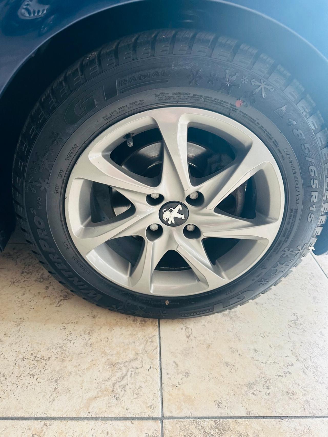 Peugeot 208 1.6 e-HDi 92 CV Stop&Start 5 porte Allure