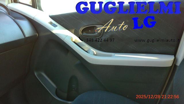 TOYOTA Yaris 1.3 5 porte Sol