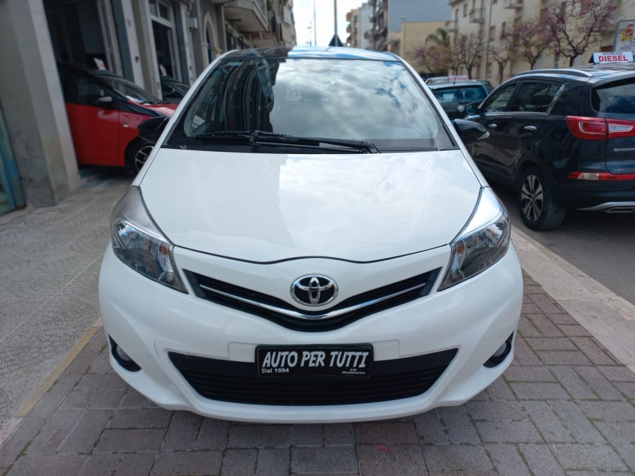 Toyota Yaris 1.0 2012 BICOLORE