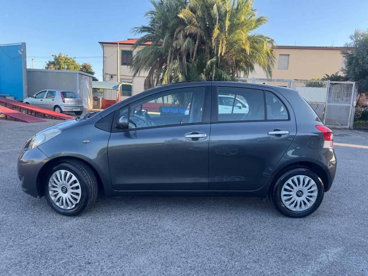 Toyota Yaris 1.0 5 porte Sol